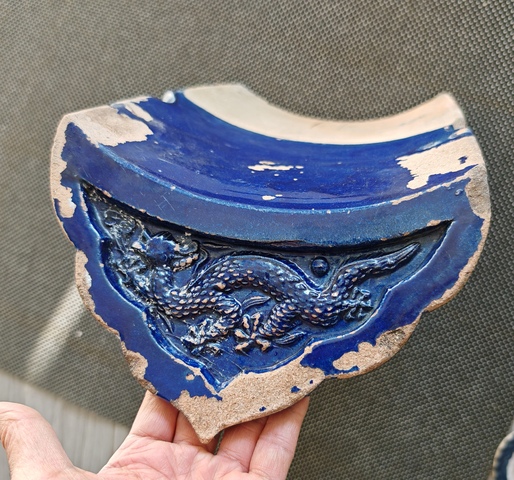 古玩陶瓷藍釉印花龍紋瓦當真品鑒賞圖