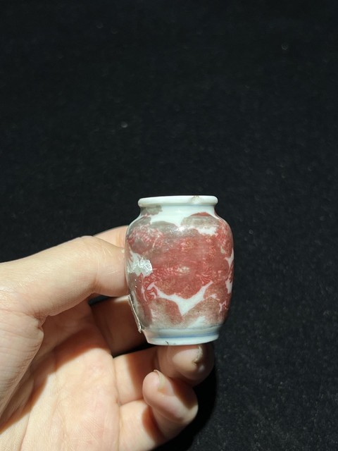 古玩陶瓷釉里紅龍紋鼻煙壺真品鑒賞圖