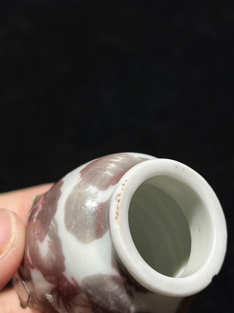 古玩陶瓷釉里紅龍紋鼻煙壺真品鑒賞圖