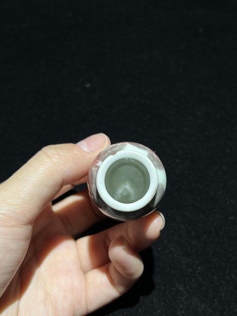 古玩陶瓷釉里紅龍紋鼻煙壺真品鑒賞圖