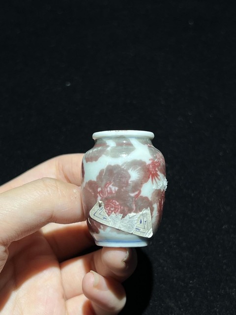 古玩陶瓷釉里紅龍紋鼻煙壺真品鑒賞圖