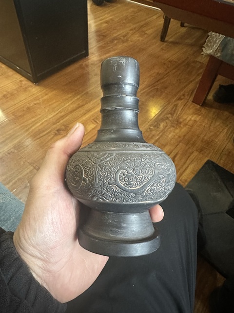 古玩陶瓷黑陶印龍紋直口瓶拍賣，當前價格5555元