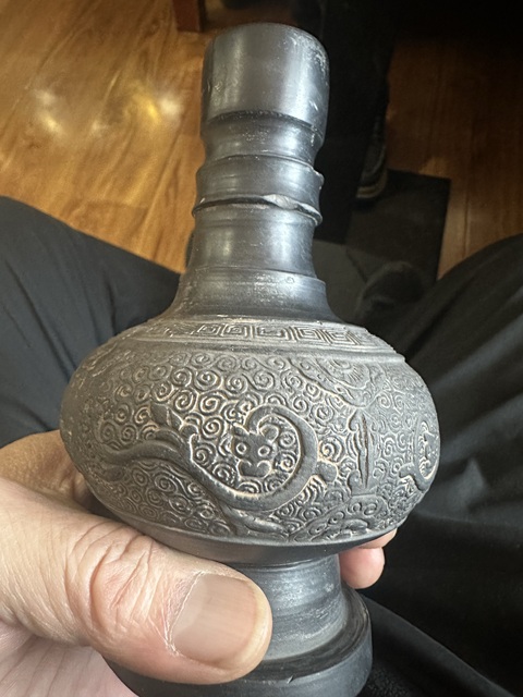 古玩陶瓷黑陶印龍紋直口瓶拍賣，當前價格5555元