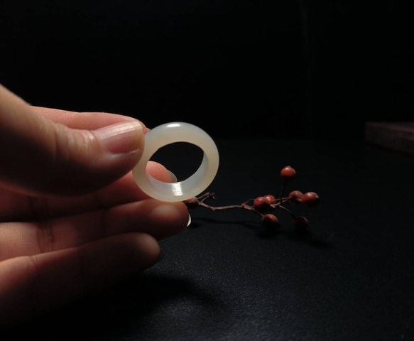 古玩玉器和田玉指環(huán)真品鑒賞圖