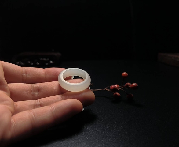 古玩玉器和田玉指環(huán)真品鑒賞圖