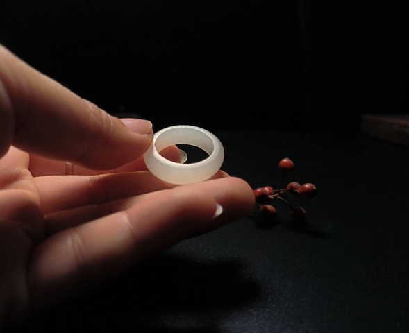 古玩玉器和田玉指環(huán)真品鑒賞圖