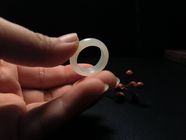 古玩玉器和田玉指環(huán)真品鑒賞圖