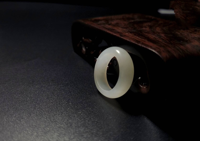 古玩玉器和田玉指環(huán)真品鑒賞圖