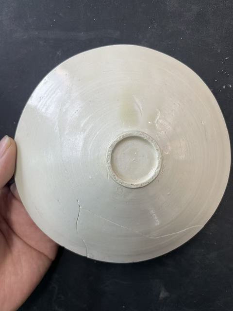 古玩陶瓷定窯白瓷花卉紋斗笠碗真品鑒賞圖