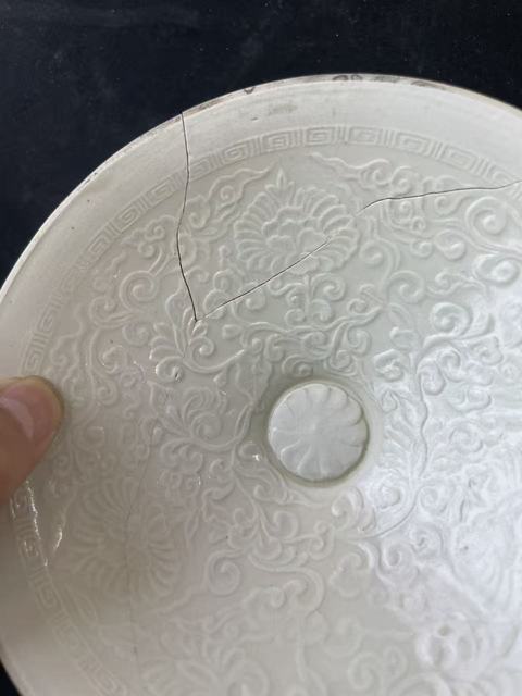 古玩陶瓷定窯白瓷花卉紋斗笠碗真品鑒賞圖