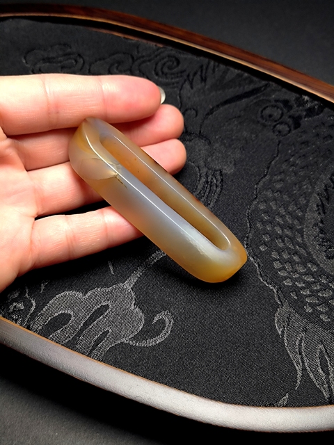 古玩玉器瑪瑙雕“腰帶穿”真品鑒賞圖