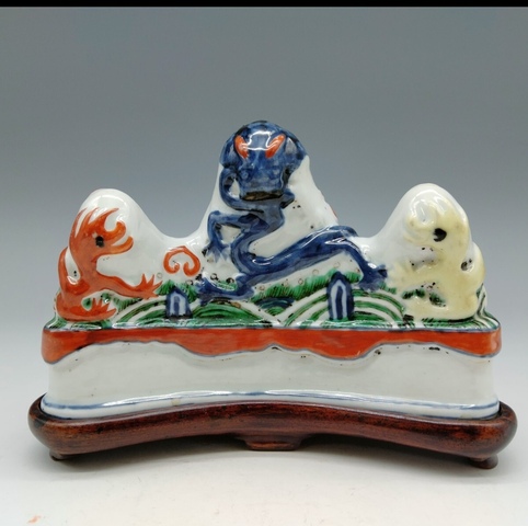 古玩陶瓷青花紅綠彩筆架真品鑒賞圖