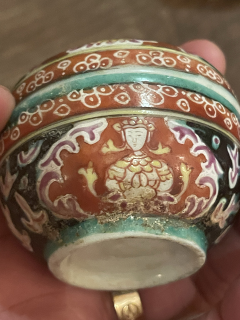 古玩陶瓷粉彩人物蓋盒真品鑒賞圖