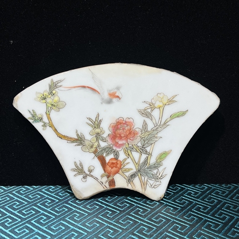 古玩陶瓷粉彩花卉紋瓷板真品鑒賞圖