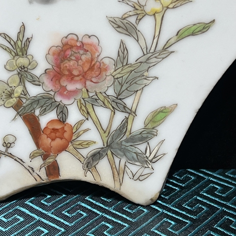 古玩陶瓷粉彩花卉紋瓷板真品鑒賞圖