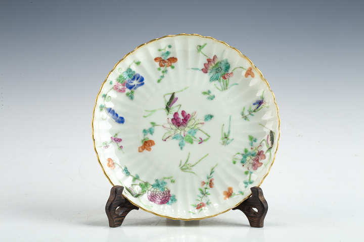 古玩陶瓷·粉彩飛黃騰達紋花口盤
真品鑒賞圖