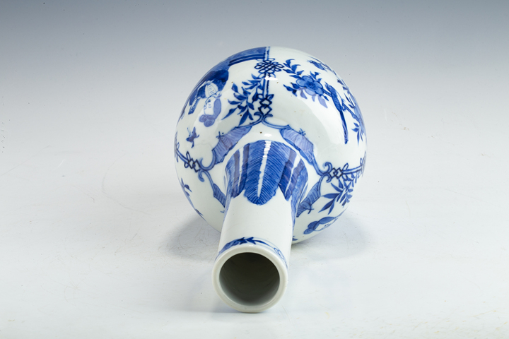 古玩陶瓷清晚期·青花開窗仕女花鳥紋長頸瓶拍賣，當前價格248元