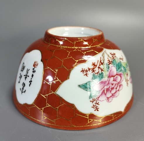 古玩陶瓷珊瑚紅開光粉彩花卉紋茶碗真品鑒賞圖