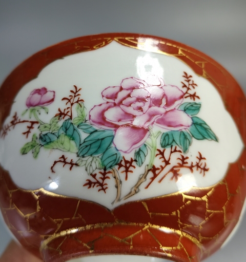 古玩陶瓷珊瑚紅開光粉彩花卉紋茶碗真品鑒賞圖