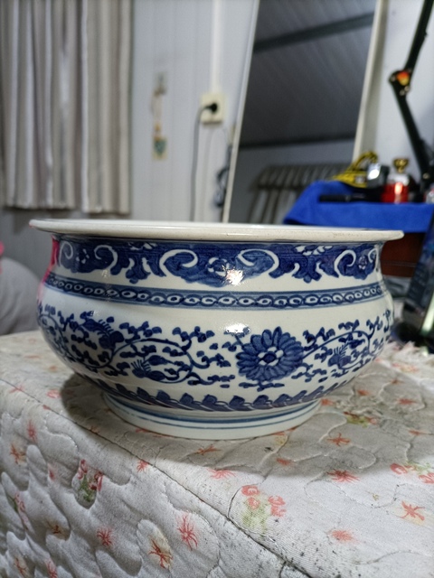 古玩陶瓷花卉紋青花香爐拍賣，當前價格2800元