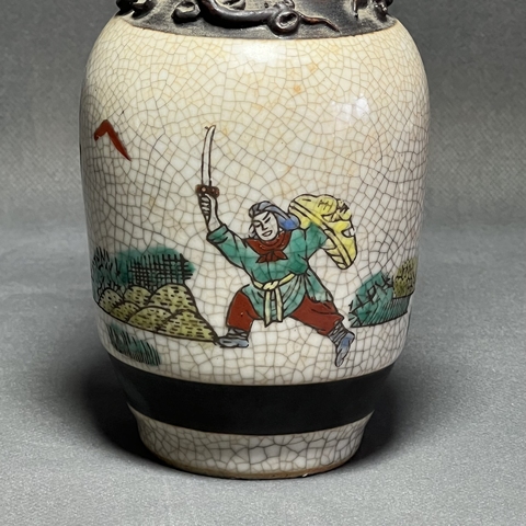 古玩陶瓷哥釉五彩螭龍耳刀馬人物瓶真品鑒賞圖