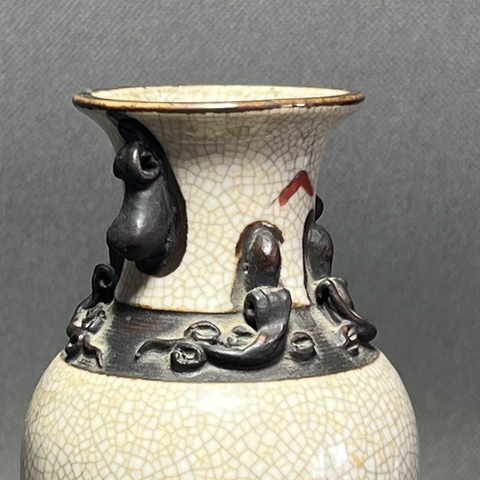 古玩陶瓷哥釉五彩螭龍耳刀馬人物瓶真品鑒賞圖