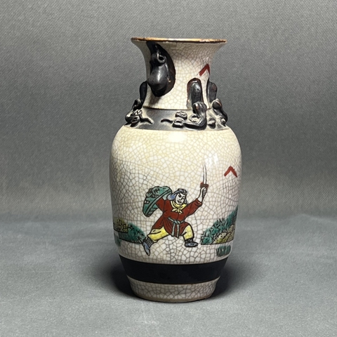 古玩陶瓷哥釉五彩螭龍耳刀馬人物瓶真品鑒賞圖