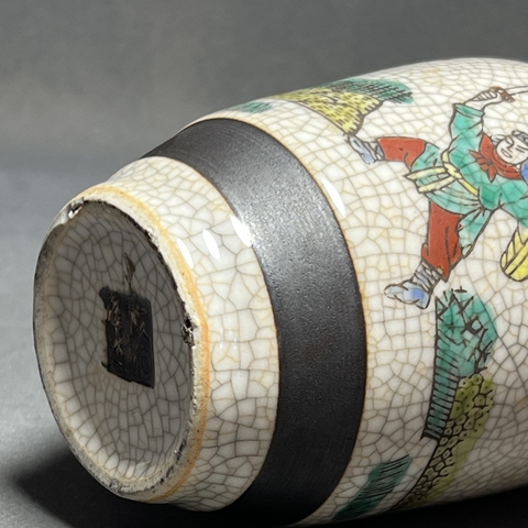 古玩陶瓷哥釉五彩螭龍耳刀馬人物瓶真品鑒賞圖