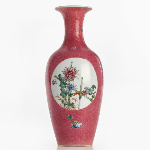 古玩陶瓷民國 胭脂紅地軋道開窗粉彩花卉紋觀音瓶真品鑒賞圖