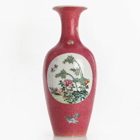 古玩陶瓷民國 胭脂紅地軋道開窗粉彩花卉紋觀音瓶真品鑒賞圖