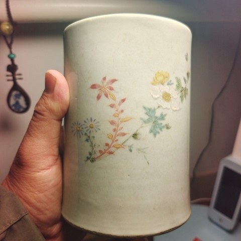 古玩陶瓷粉彩花卉紋筆筒真品鑒賞圖