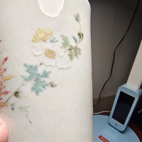 古玩陶瓷粉彩花卉紋筆筒真品鑒賞圖