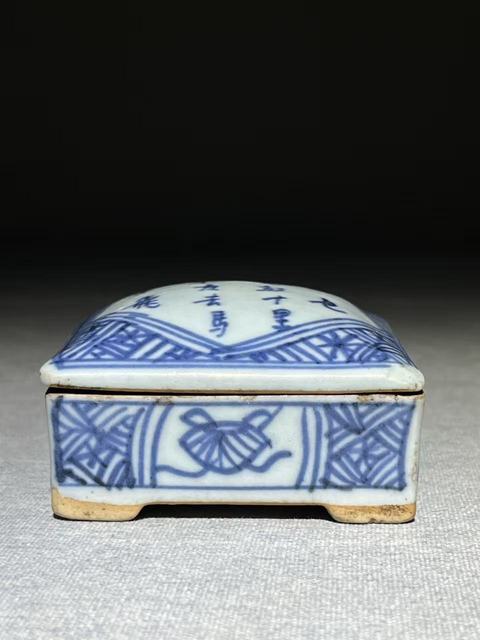 古玩陶瓷青花詩文四方印泥盒拍賣，當前價格2500元