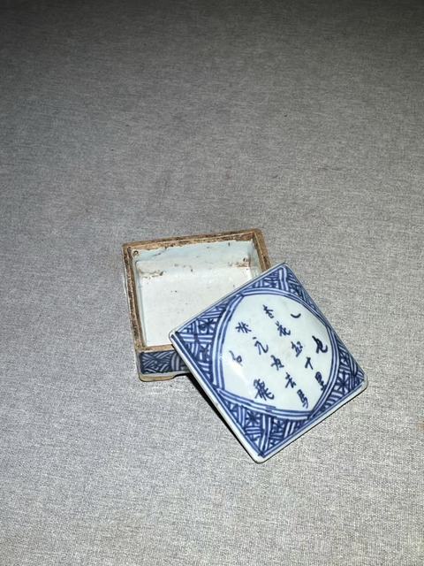 古玩陶瓷青花詩文四方印泥盒拍賣，當前價格2500元