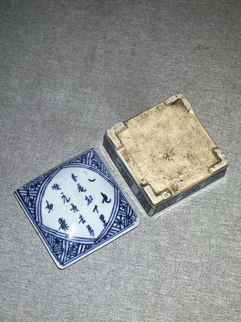 古玩陶瓷青花詩文四方印泥盒拍賣，當前價格2500元