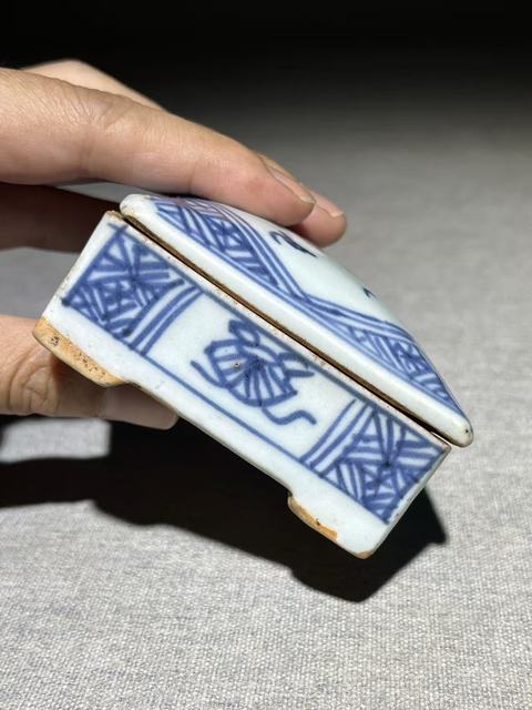 古玩陶瓷青花詩文四方印泥盒拍賣，當前價格2500元