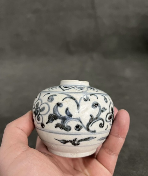 古玩陶瓷青花花卉紋罐真品鑒賞圖