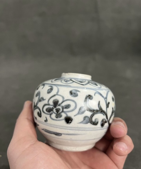 古玩陶瓷青花花卉紋罐真品鑒賞圖