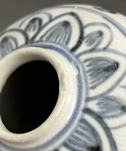 古玩陶瓷青花花卉紋罐真品鑒賞圖