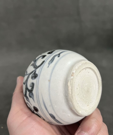 古玩陶瓷青花花卉紋罐真品鑒賞圖