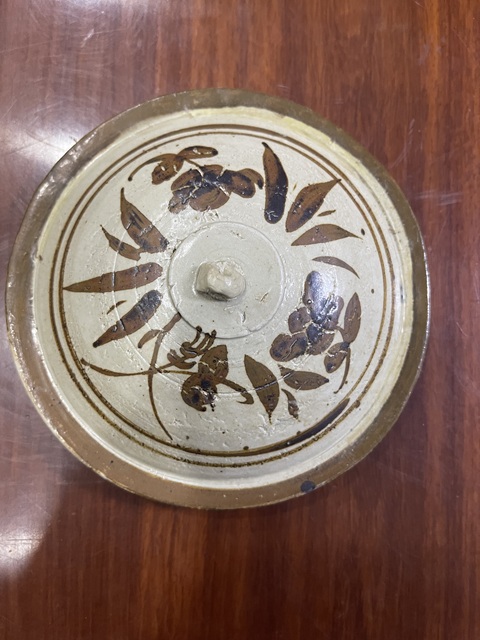 古玩陶瓷白地褐彩花卉紋蓋真品鑒賞圖
