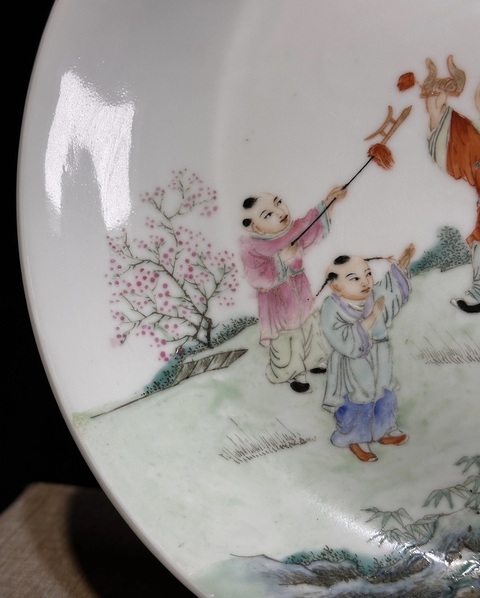 古玩陶瓷嬰戲紋粉彩盤真品鑒賞圖