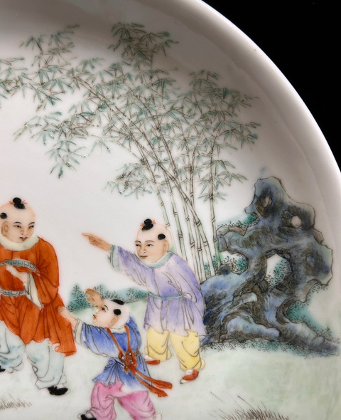 古玩陶瓷嬰戲紋粉彩盤真品鑒賞圖