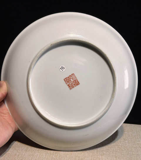 古玩陶瓷嬰戲紋粉彩盤真品鑒賞圖