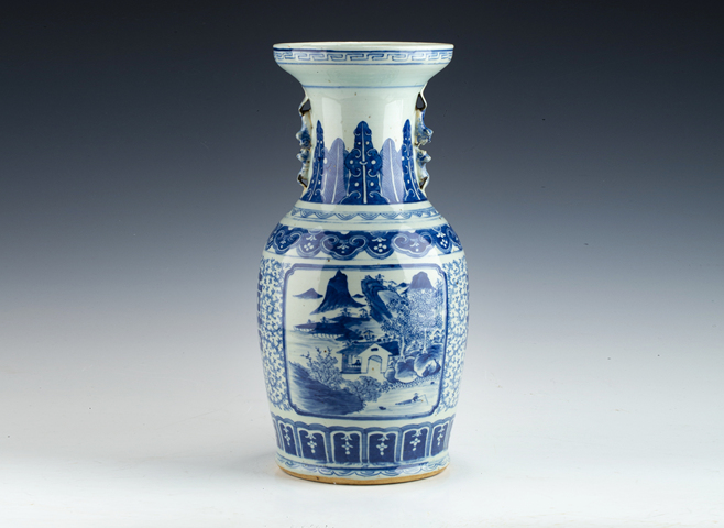 古玩陶瓷清中期·青花纏枝喜字開窗山水人物紋獅耳瓶真品鑒賞圖