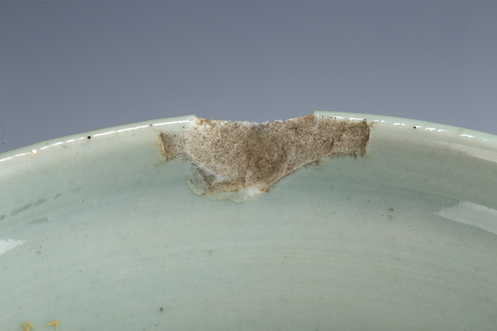 古玩陶瓷清中期·青花纏枝喜字開窗山水人物紋獅耳瓶真品鑒賞圖