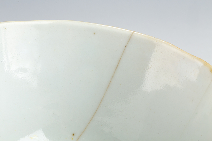 古玩陶瓷清晚期·珊瑚紅地粉彩暗八仙壽字茶碗真品鑒賞圖