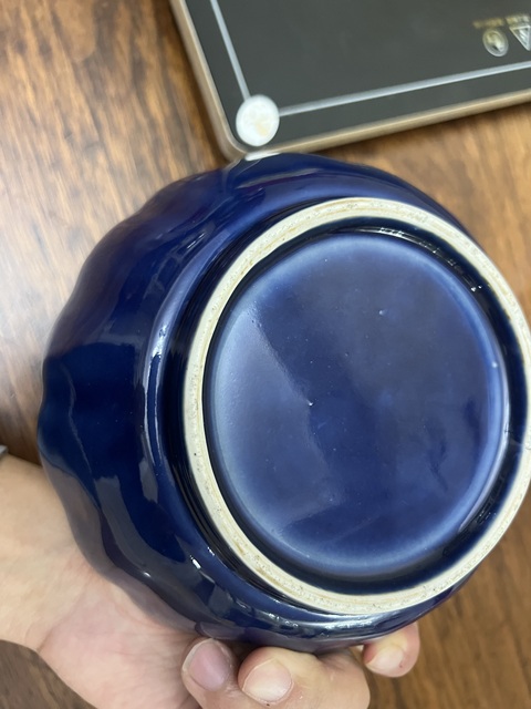 古玩陶瓷晚清藍釉花口碗真品鑒賞圖