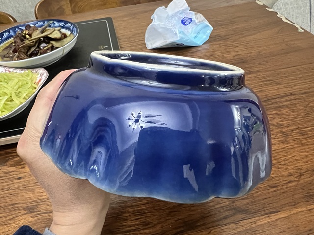 古玩陶瓷晚清藍釉花口碗真品鑒賞圖