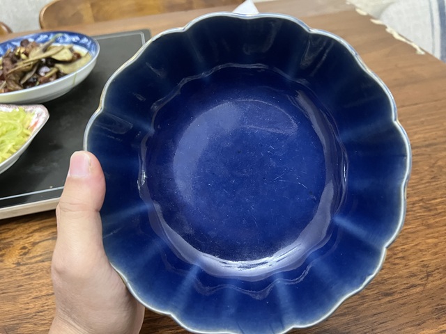 古玩陶瓷晚清藍釉花口碗真品鑒賞圖